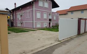 Apartmani Ledine